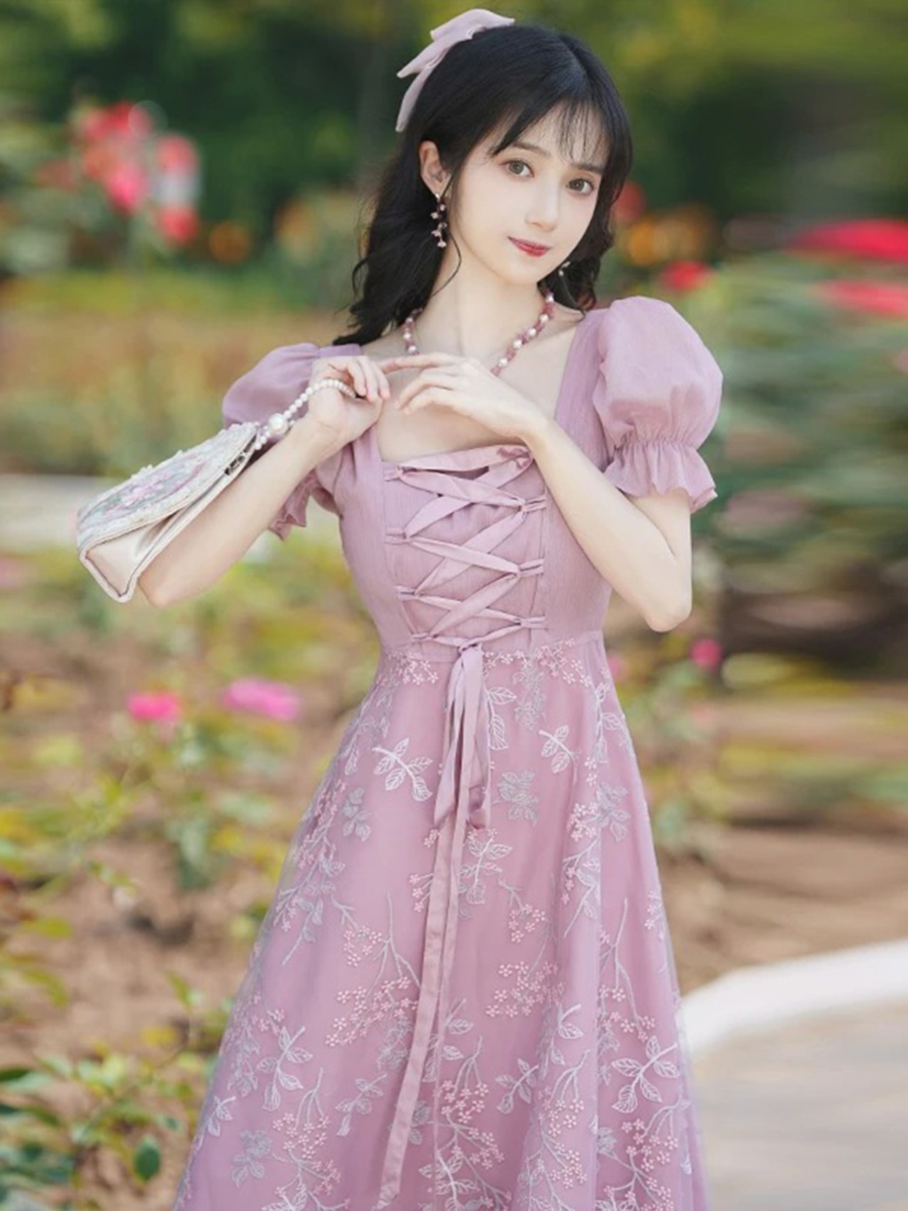 【0033】Ribbon Lace-up Square Puff Short Sleeve Dress