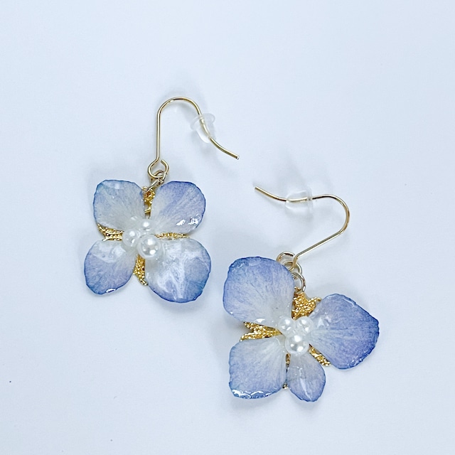 ひとひら紫陽花ピアス、イヤリング