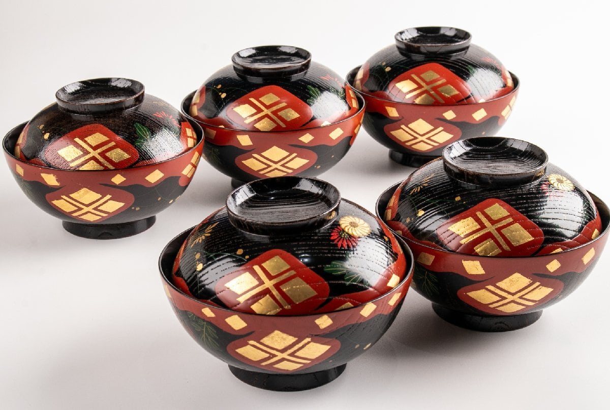 ​13弦 琴（箏）並甲 平彫り 蒔絵（松鶴） 富士形琴柱14個・尾布付き 13弦 琴（箏）並甲 平彫り 蒔絵（松鶴） 富士形琴柱14個・尾布付き 13