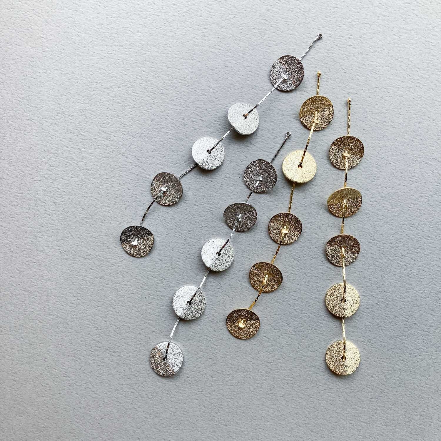 〈再入荷〉ザラザラ丸5連チェーンチャーム(16k/プラチナメッキ)