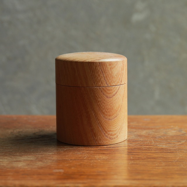 無垢の木目が美しい、味わいある茶筒