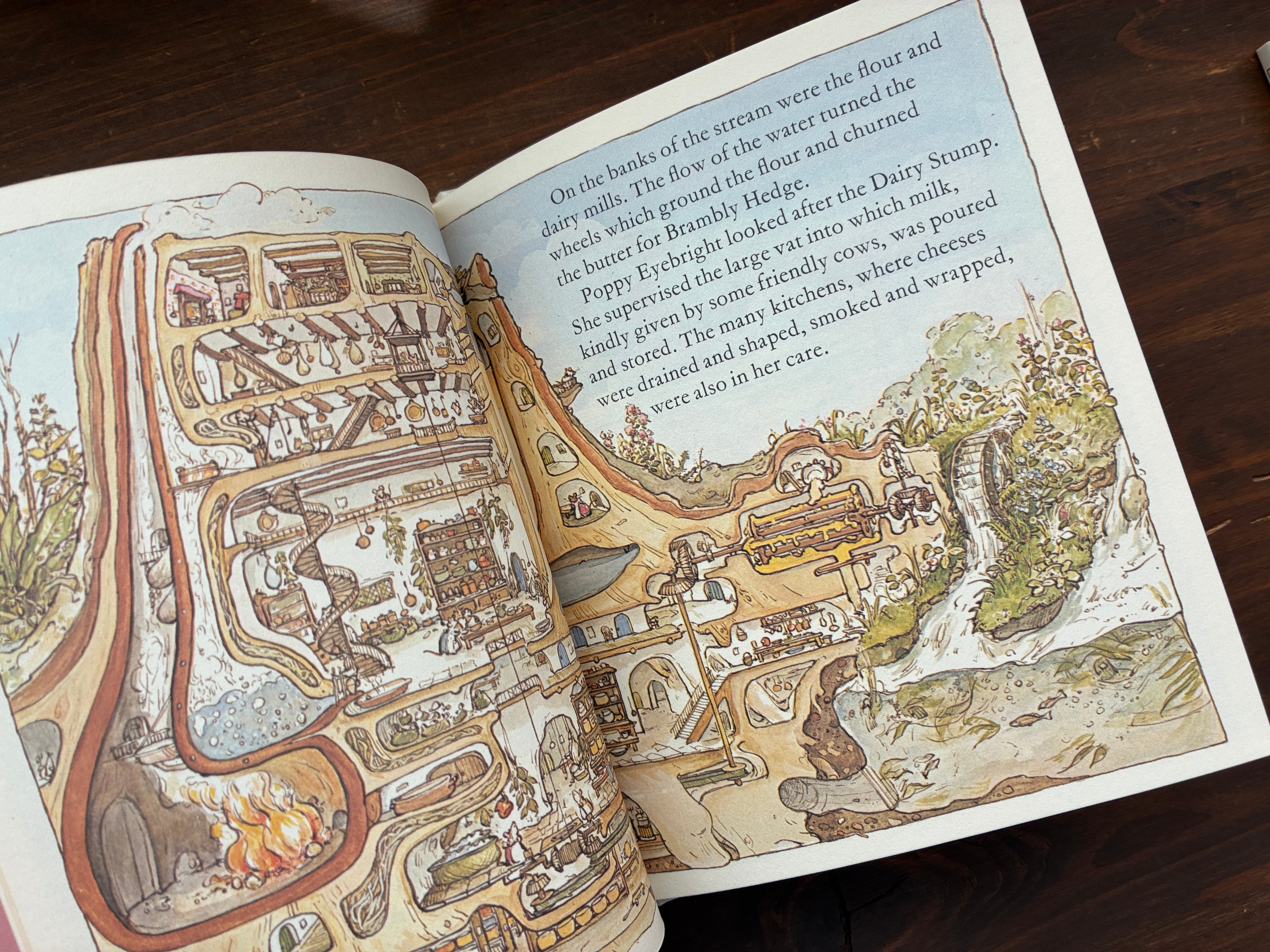 BRAMBLY 　HEDGE (のばらの村のものがたり））