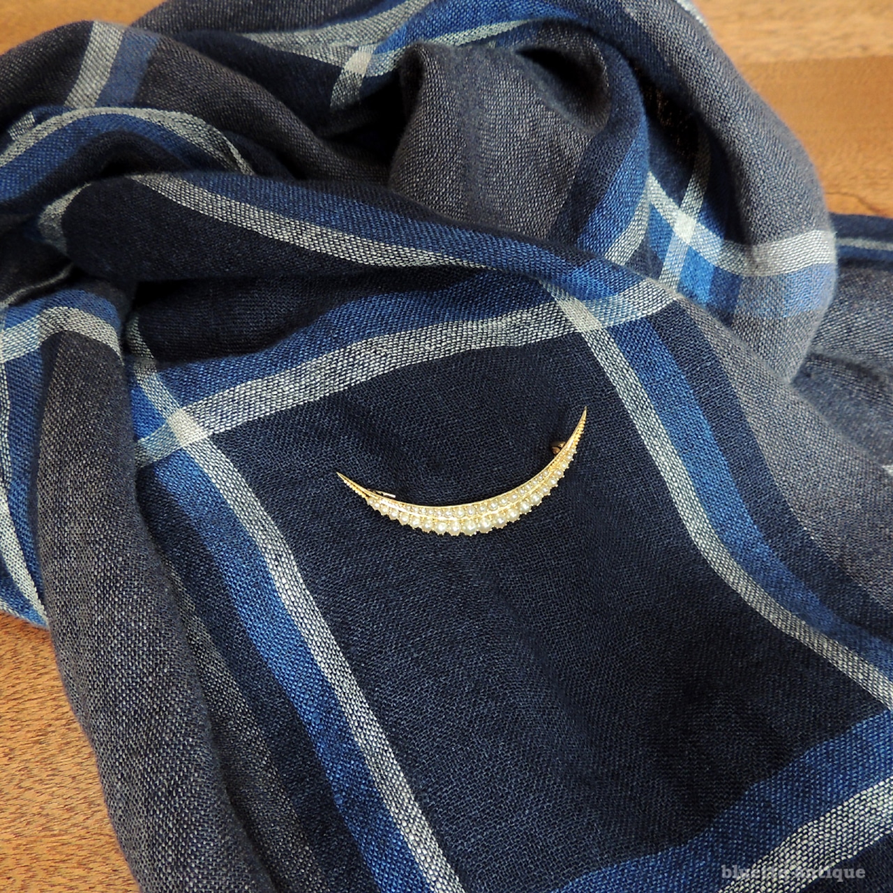 英国アンティークジュエリー 15ctゴールド 二重真珠 クレセント(三日月)ブローチ(ソーティングメモ付)