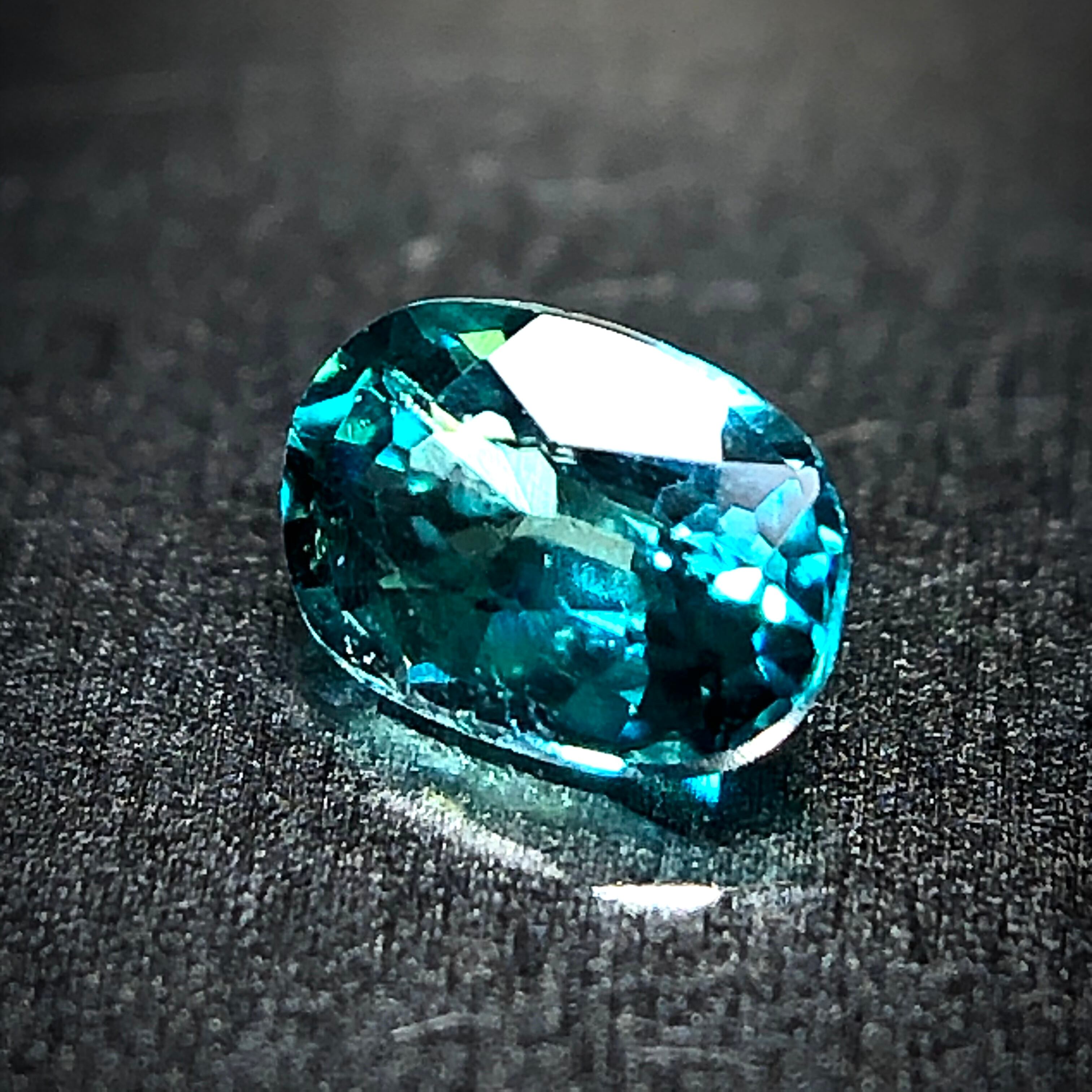 唯一無二の青色 0.07ct 希少石 天然 グランディディエライト