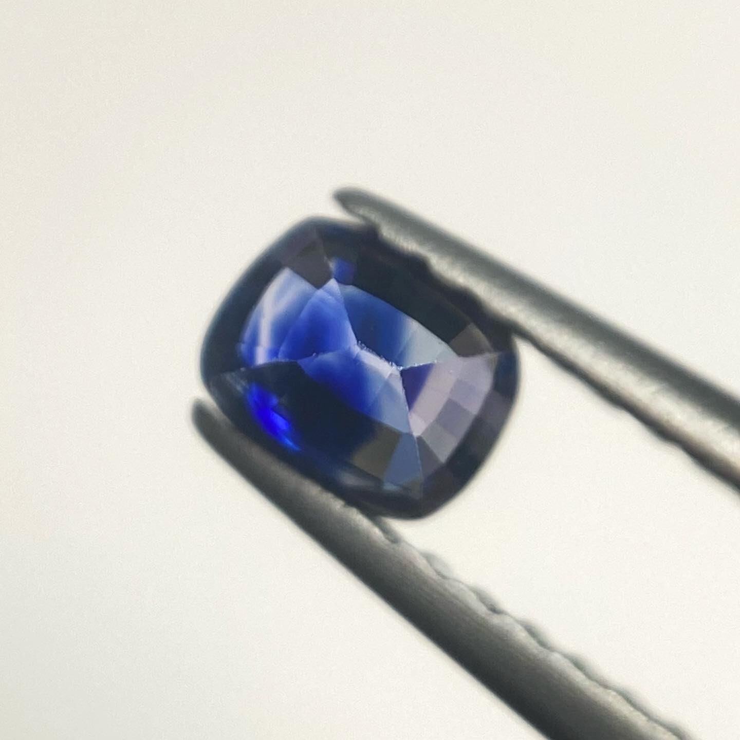 凛とした　サファイア