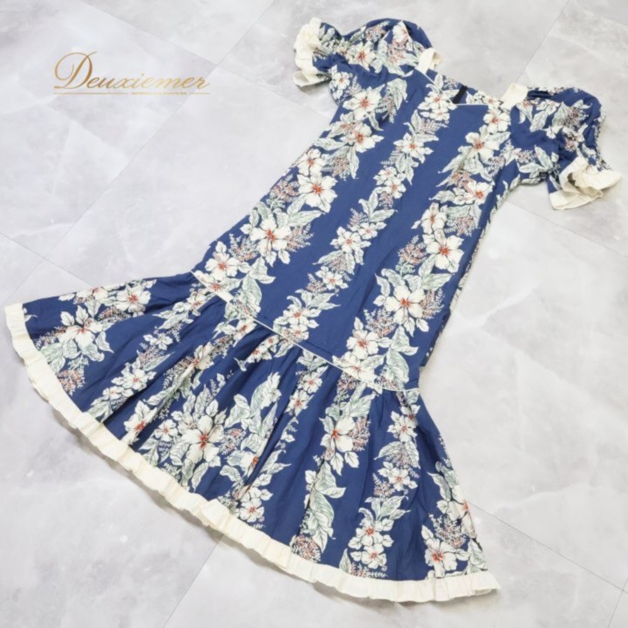 フラダンス 衣装 ワンピース ドレス Royal Creations フラダンス 衣装 ワンピース ドレス Royal Creations ネイビー系 ハワイ製 ハイビスカス柄 フリル パフスリーブ かわいい 華やか 鮮やか 明るい 紺 白 ダンス衣装 レディース ハワイアン アロハ ハワイアンプリント ダンス レッスン 練習系 ハワイ製 ハイビスカス柄 フリル パフスリーブ かわいい 華やか 鮮やか 明るい 紺 白 ダンス衣装 レディース ハワイアン アロハ ハワイアンプリント ダンス レッスン 練習