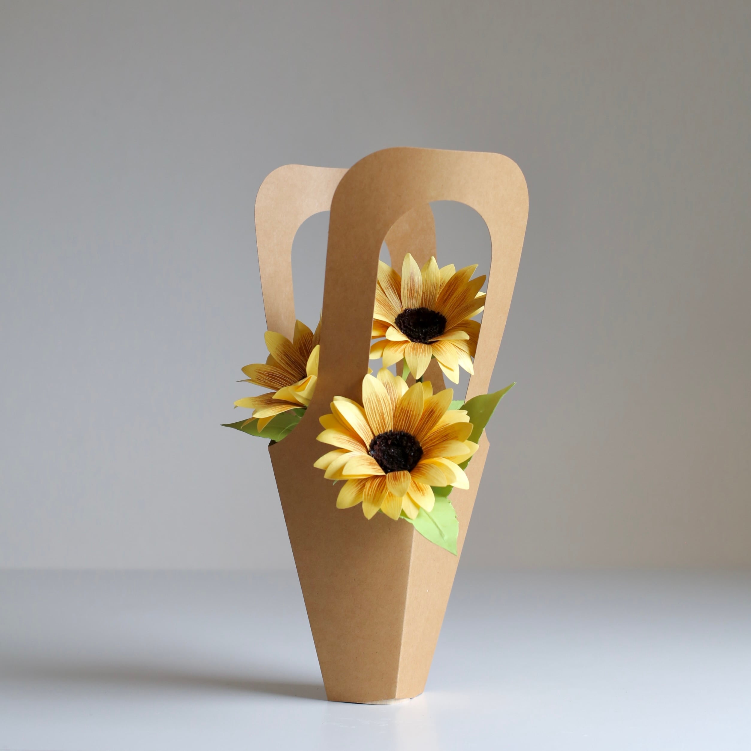 ひまわり様☆ 専用ページ オルゴナイト お花模様のハートの入れ物 紙のお花〉ひまわりのペーパーフラワー | アイナフAinaf｜手作りのお花