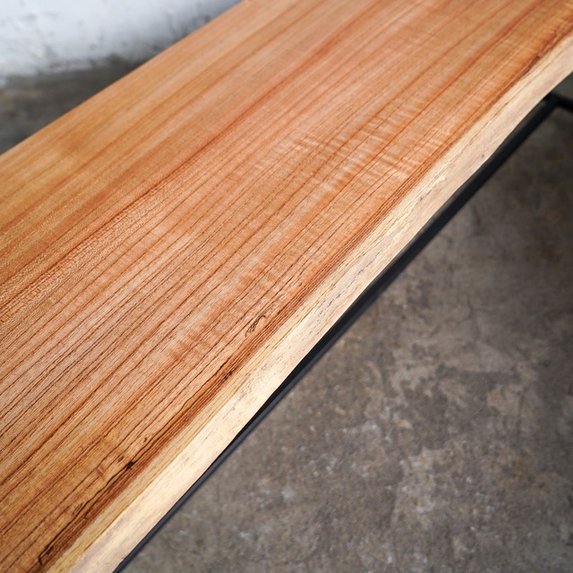 片耳センダンの一枚板ローテーブル