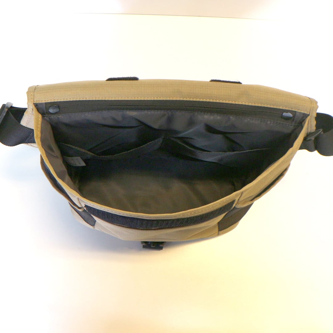 フェスバッグ TGIF! リップストップポリエステルメッセンジャーバッグ