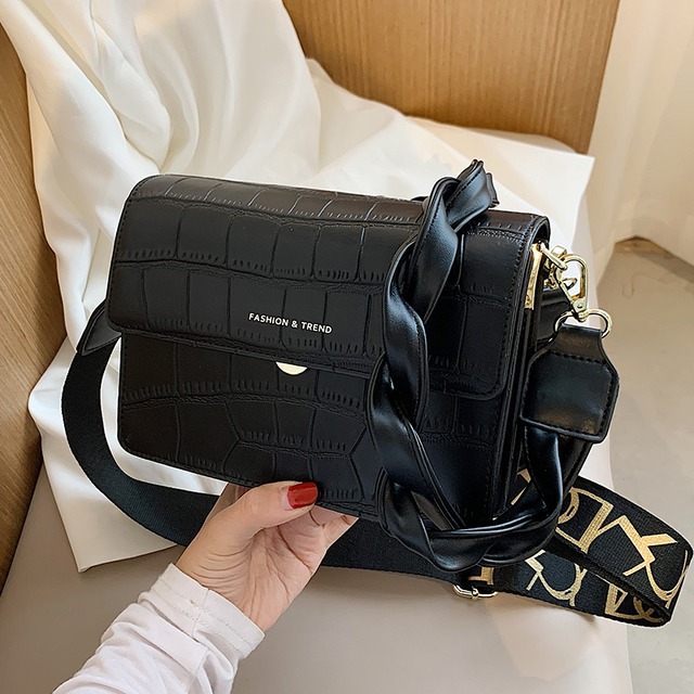 スモールバッグ2020新しいトレンディなネットレッド秋冬シングルショルダーメッセンジャーバッグ女性ワイルドインワイドショルダーストラップレトロスモールスクエアバッグ Tiancai_Wing_Bag93356880787