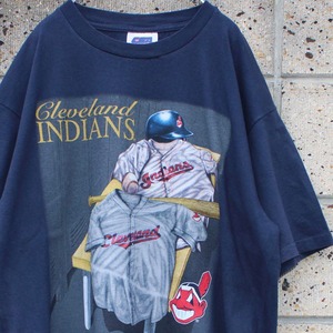 【XLサイズ】90s Cleveland INDIANS エンブレムロゴ多々 古着 Tシャツ