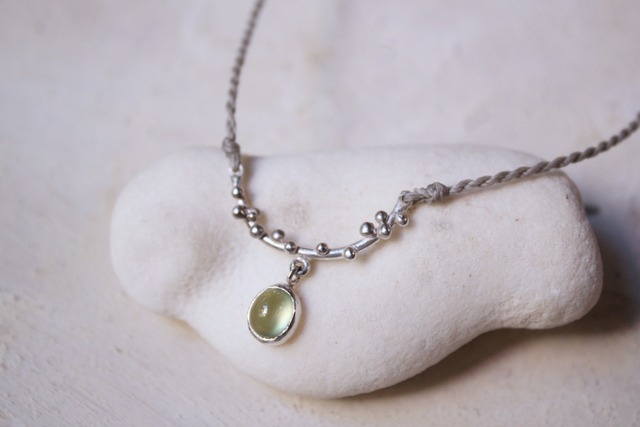 プレナイトのプチネックレス　マクラメコード