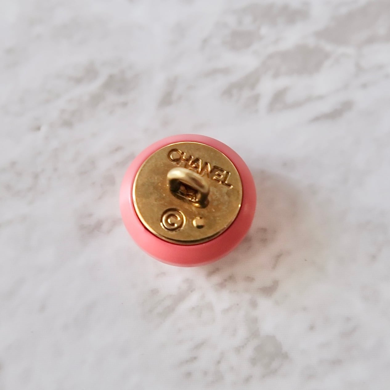 VINTAGE CHANEL BUTTON】ピンクフレーム ゴールドココマークボタン