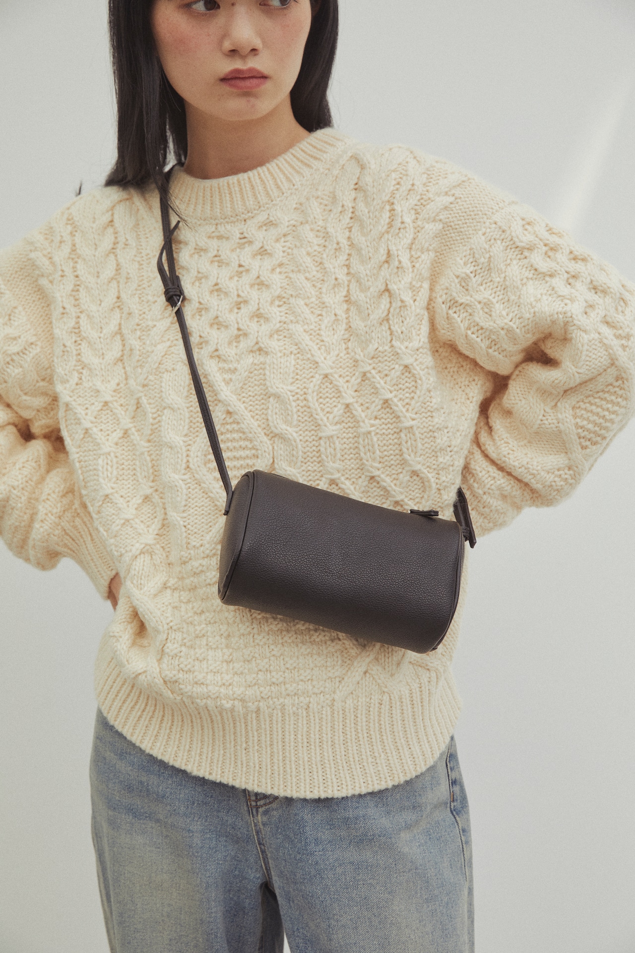 DU125908 Compact shoulder bag