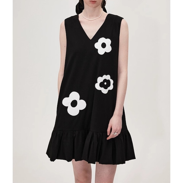 Monotone flower sleeveless dress　B713