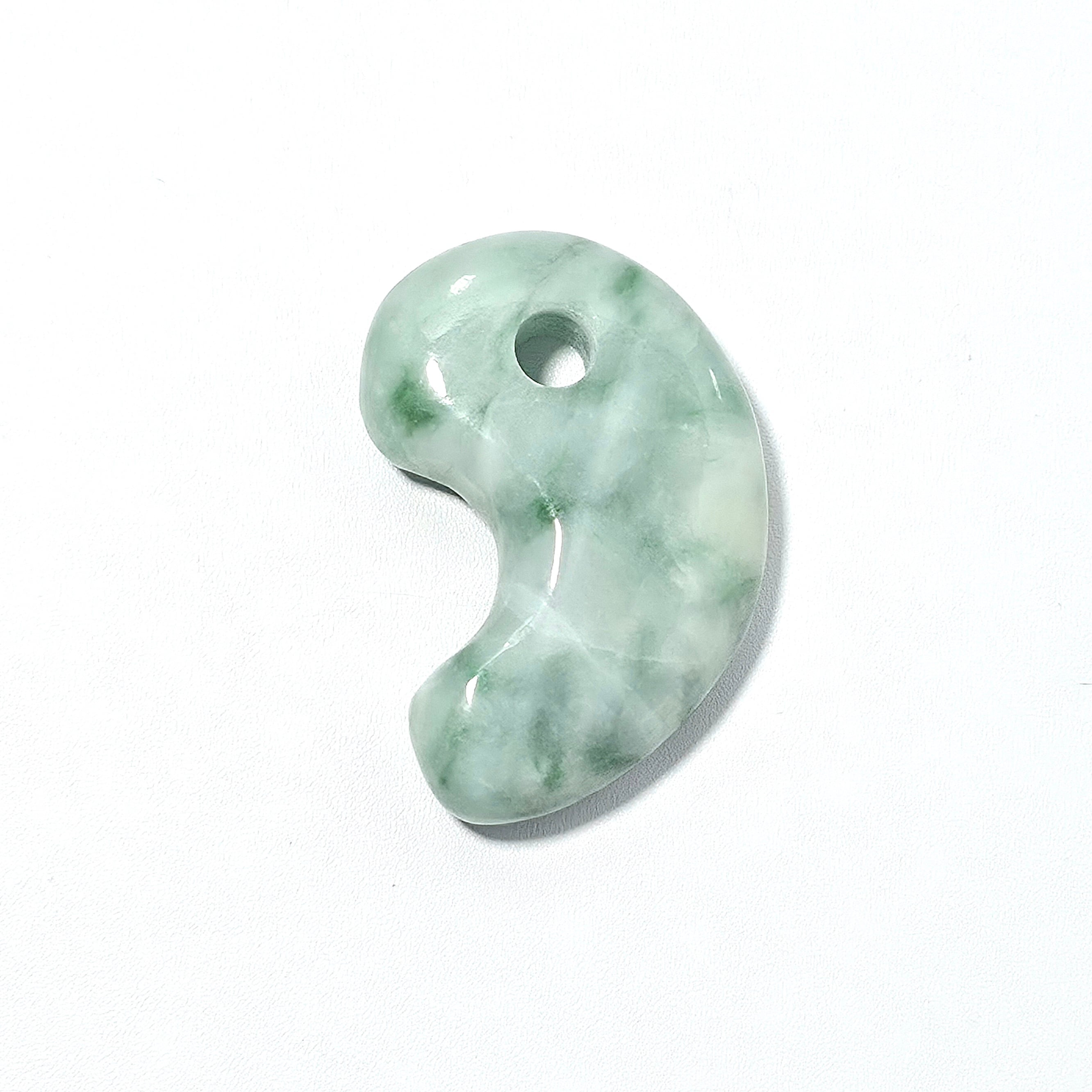 勾玉 | 糸魚川翡翠工芸家 赤羽可行BASE