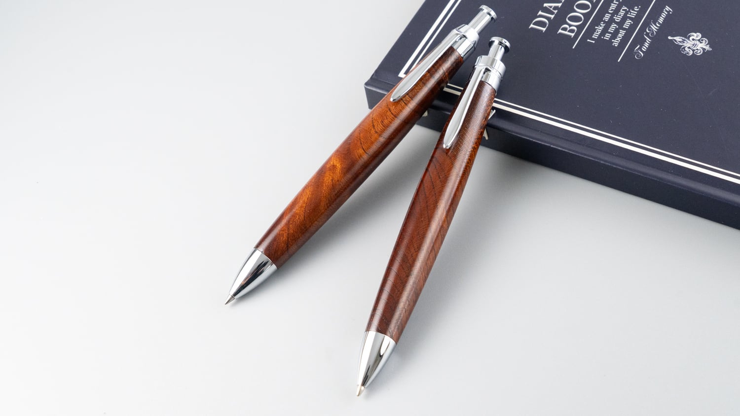 新発売】欅（けやき） 漆塗り 上杢 / ノック式木製ボールペン / Penman