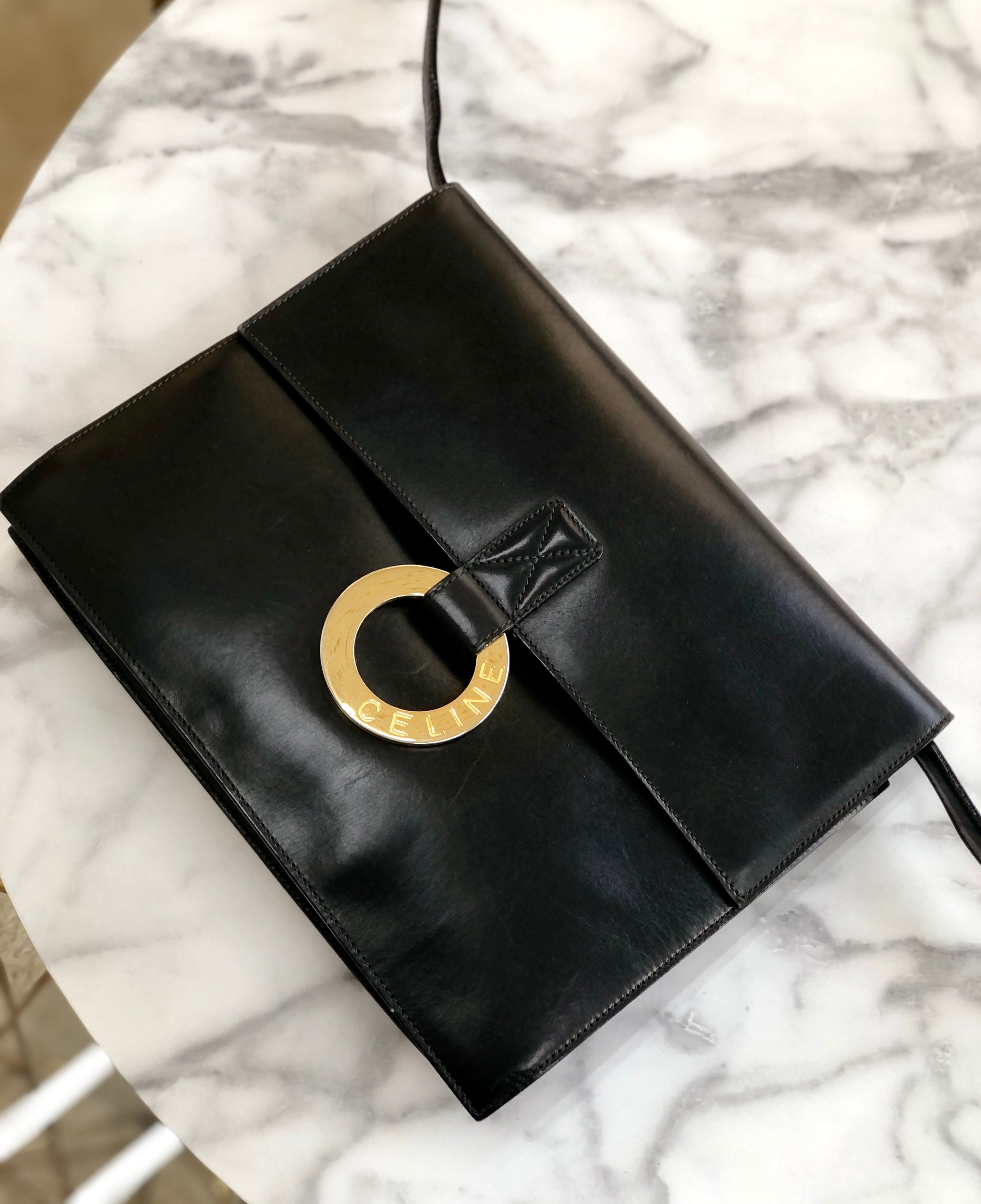 CELINE セリーヌ ロゴサークル レザー ショルダーバッグ ブラック