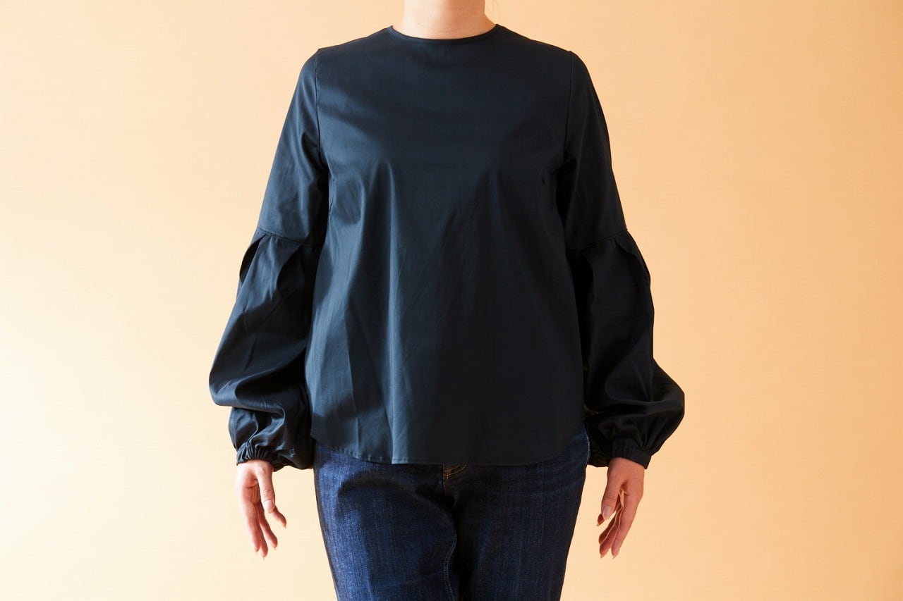 中村江里子セレクト アヴェクデュクレ バルーンブラウス（ネイビー