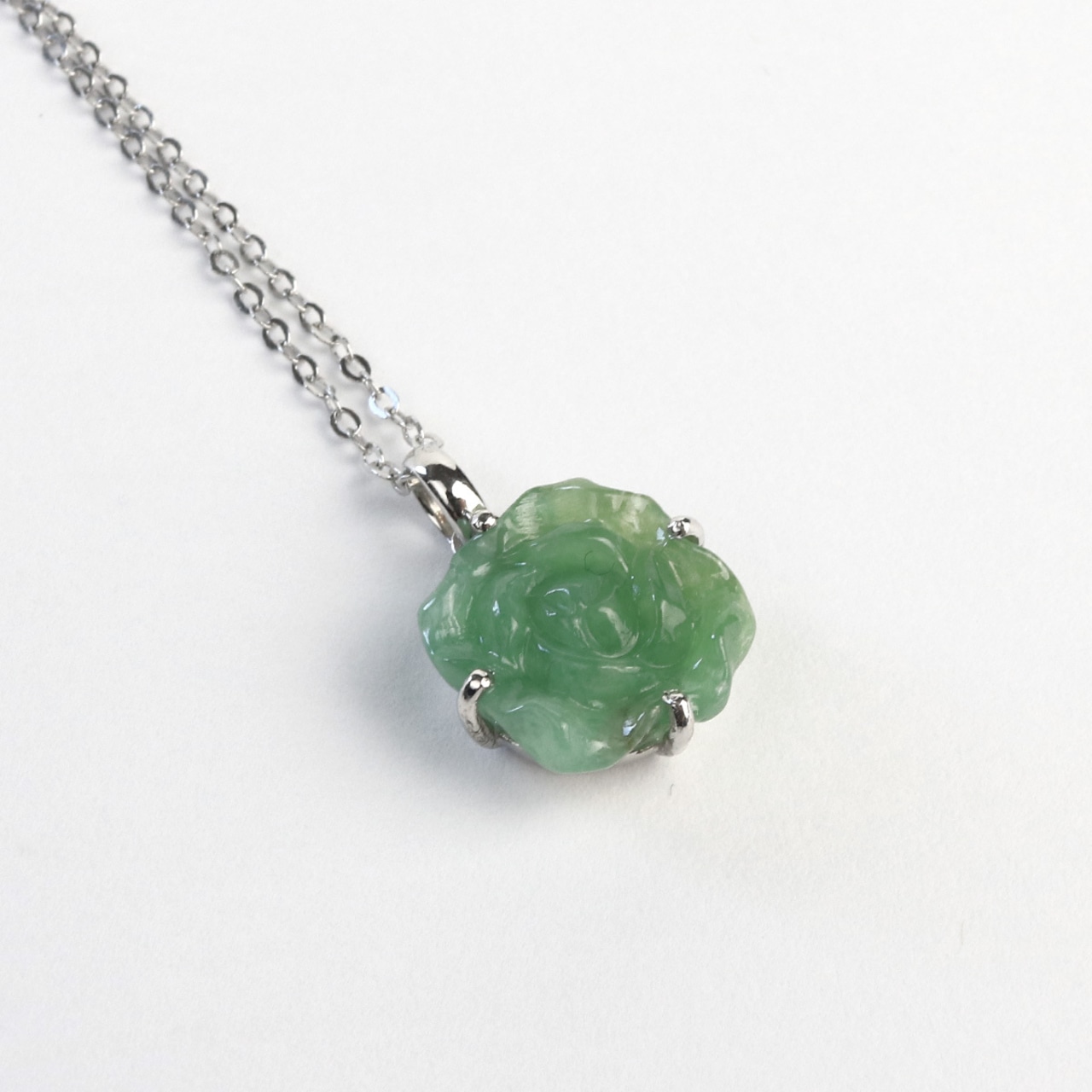 花柄翡翠！シルバーでかっこよく！ 薔薇ペンダント シルバー ネックレス A貨翡翠 jd_ne1025