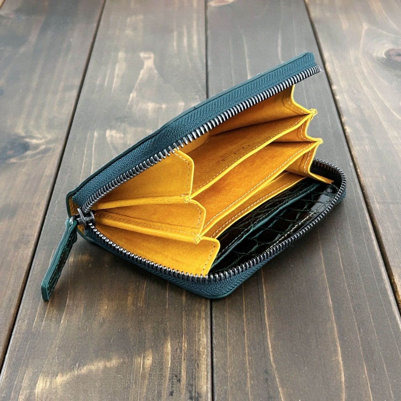 クロコダイル ミドルウォレット ダークキプロス