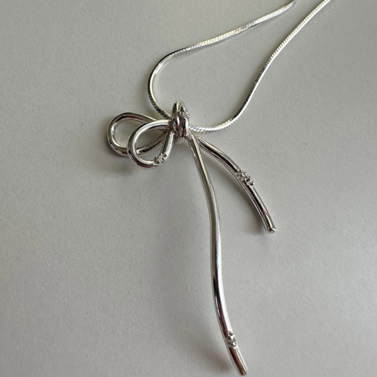 Ribbon Motif  Necklace  T4054