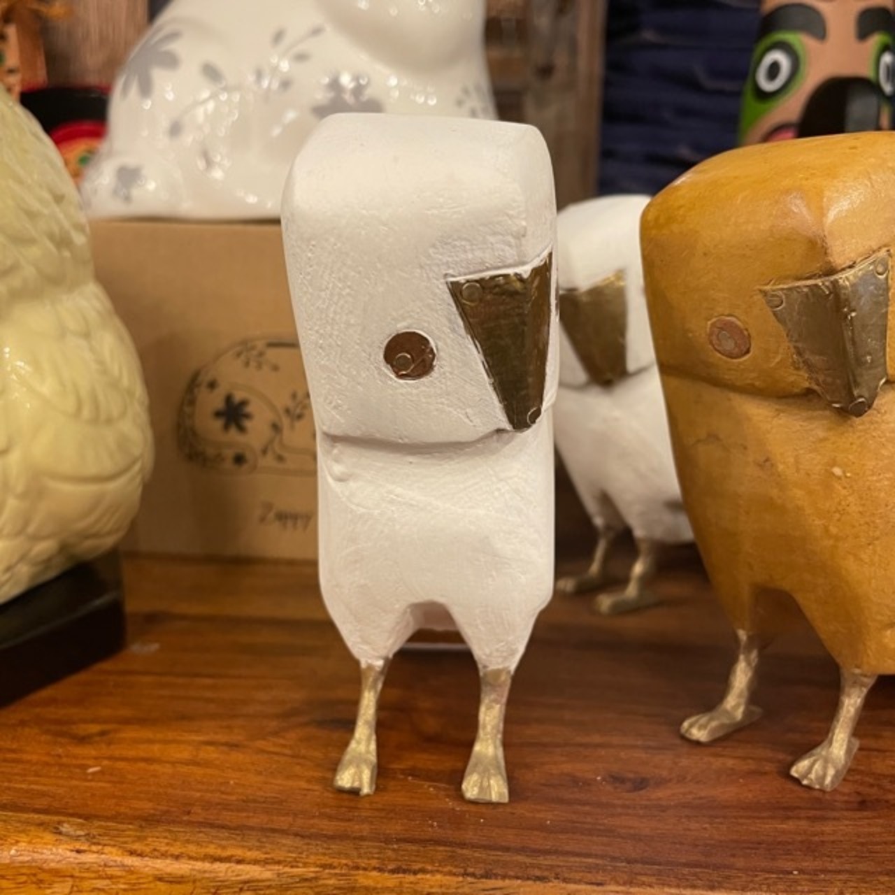 India mango wood owl objet large 3color / インド マンゴーウッド ふくろう オブジェ Lサイズ 全3色 フクロウ 梟 置物 ハンドメイド ナチュラル 天然木 かわいい 動物モチーフ プレゼント ギフト インテリア 雑貨