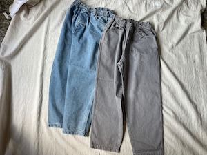 COMFORTABLE REASON / Fade Denim Slacks