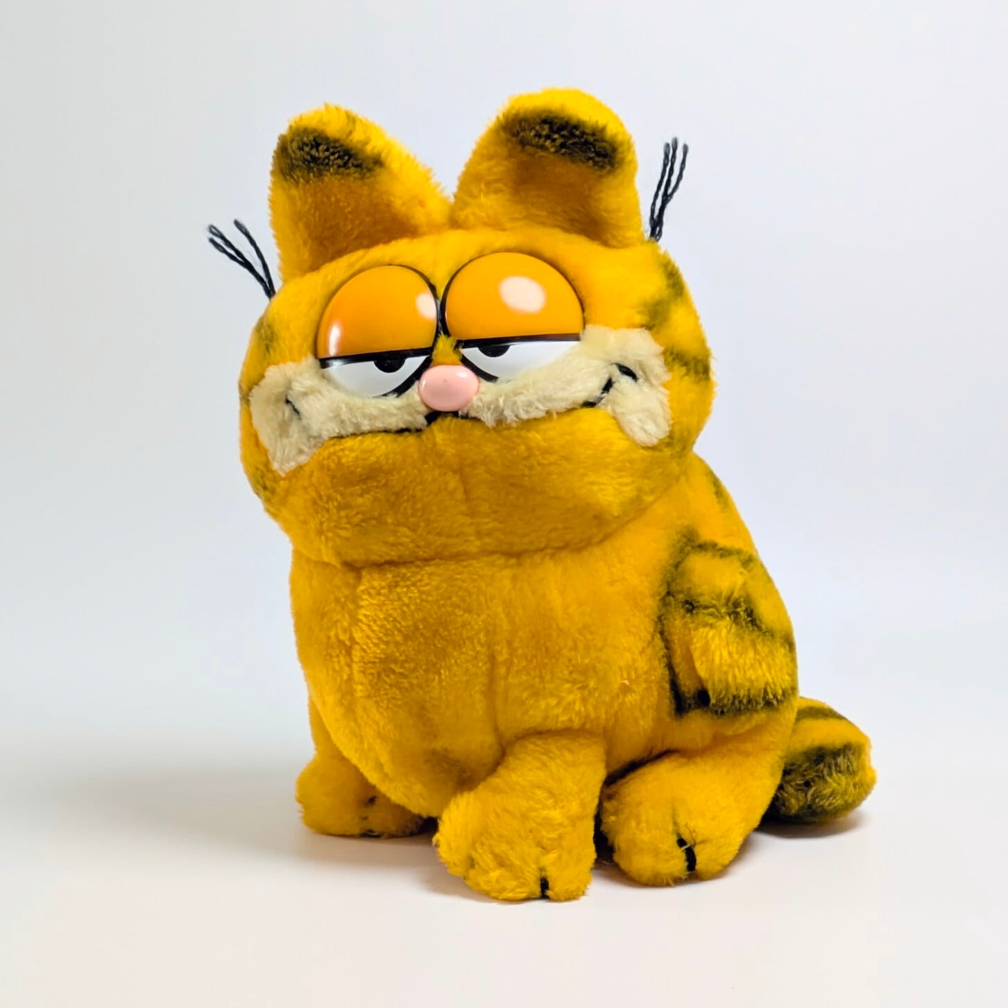 VINTAGE 1980年代初期 ☆【 Garfield ( ガーフィールド ) 】『 ガーフィールド / おすわり左向きM 』ぬいぐるみ プラッシュ plush 1980年代年製 〚アメリカン雑貨 アメトイ〛