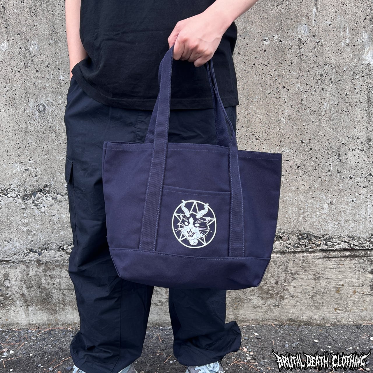Infernal Cat Tote Bag / 地獄猫トートバッグ（缶バッジ付き