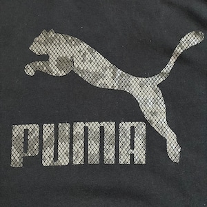 【PUMA】蛇柄 プーマ パーカー ロゴ プリントプルオーバー スウェット フーディー hoodie XL ビッグサイズ 袖 模様 切替 スポブラ 黒 us古着