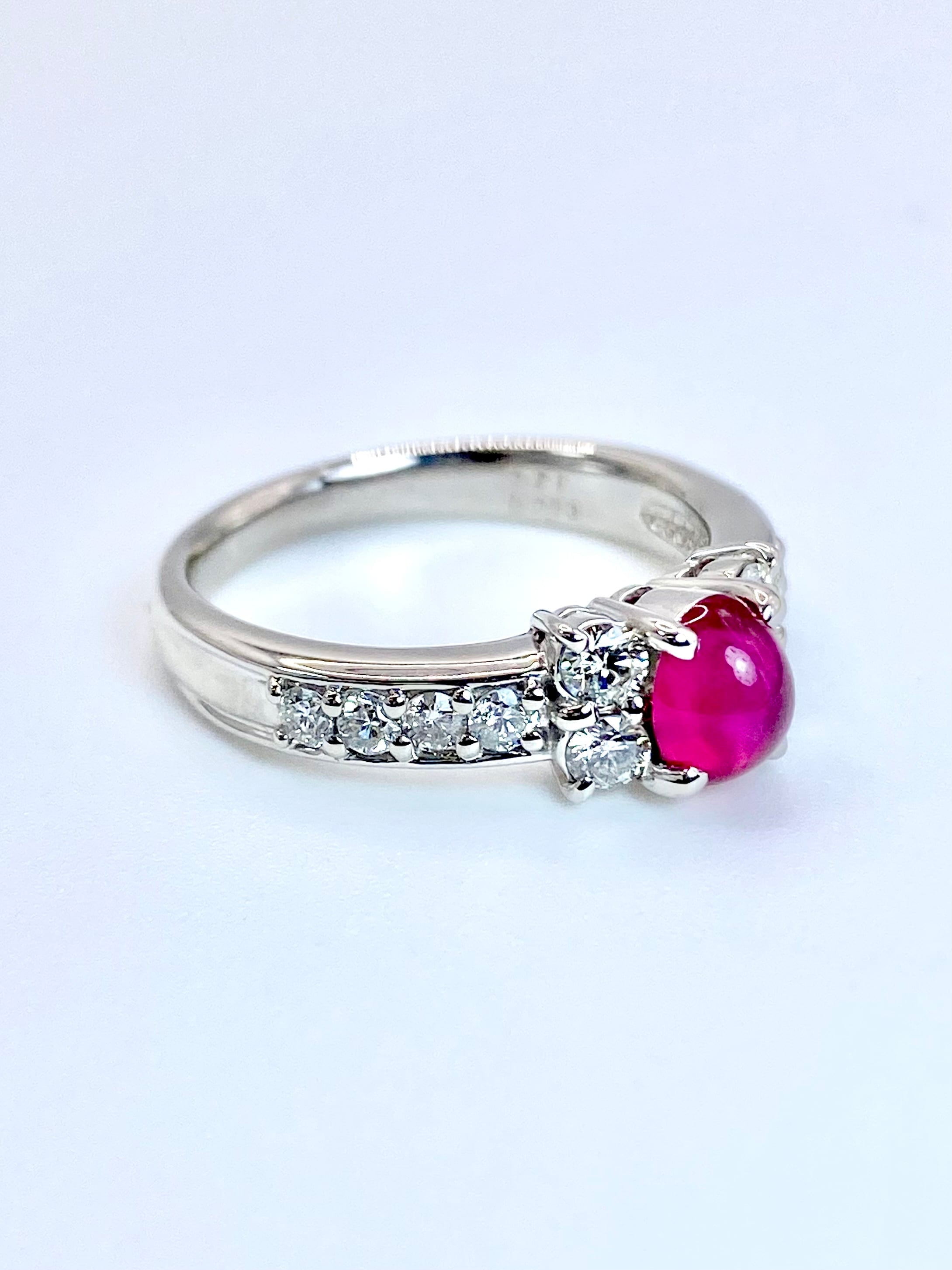 ルビー（キャッツアイ風）0.71ct / ダイヤモンド 計0.50ct Pt900
