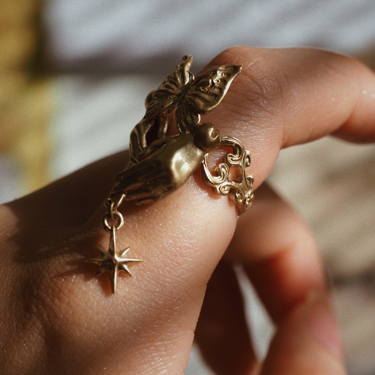 球体関節人形と蝶々のリング　真鍮