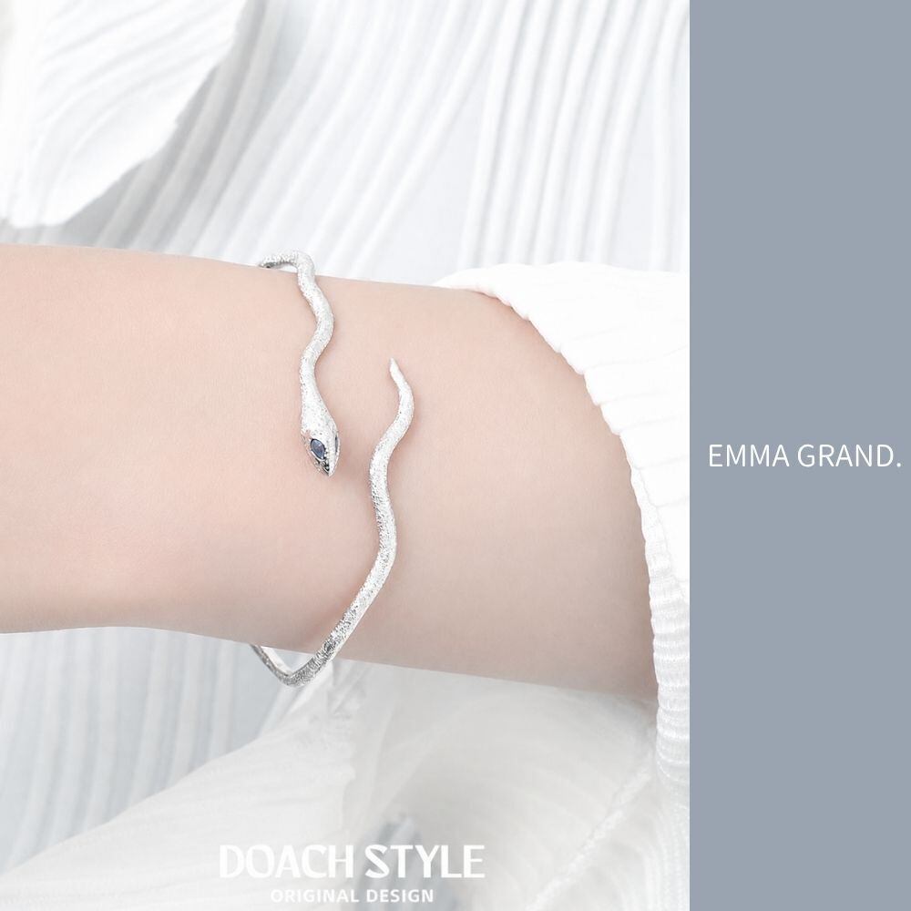 静寂を這う月白蛇のシルバーバングル E00675 | EMMA GRAND.