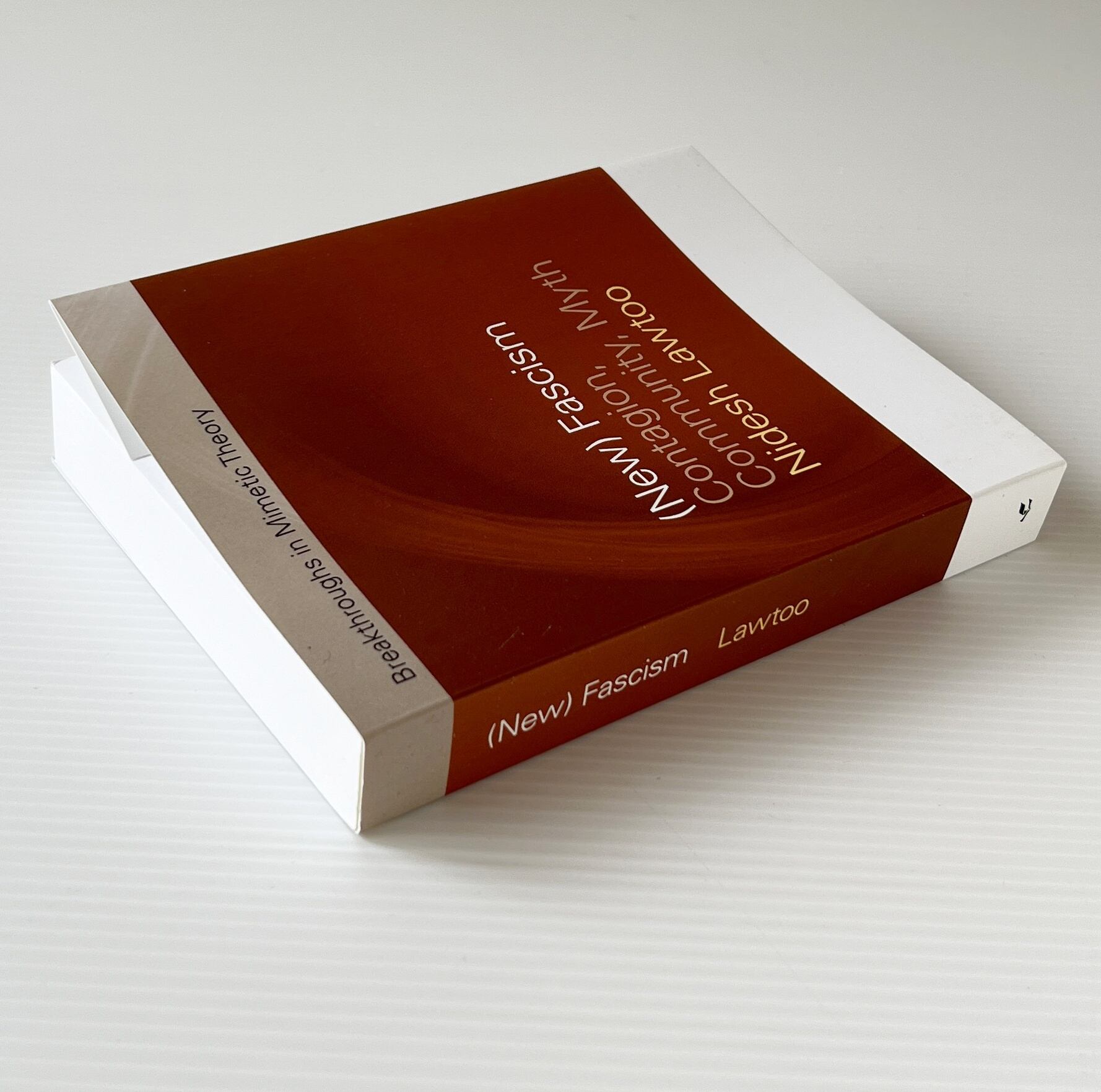 New Fascism : Contagion, Community, Myth <Breakthroughs in Mimetic Theory> Lawtoo / Michigan State University Press