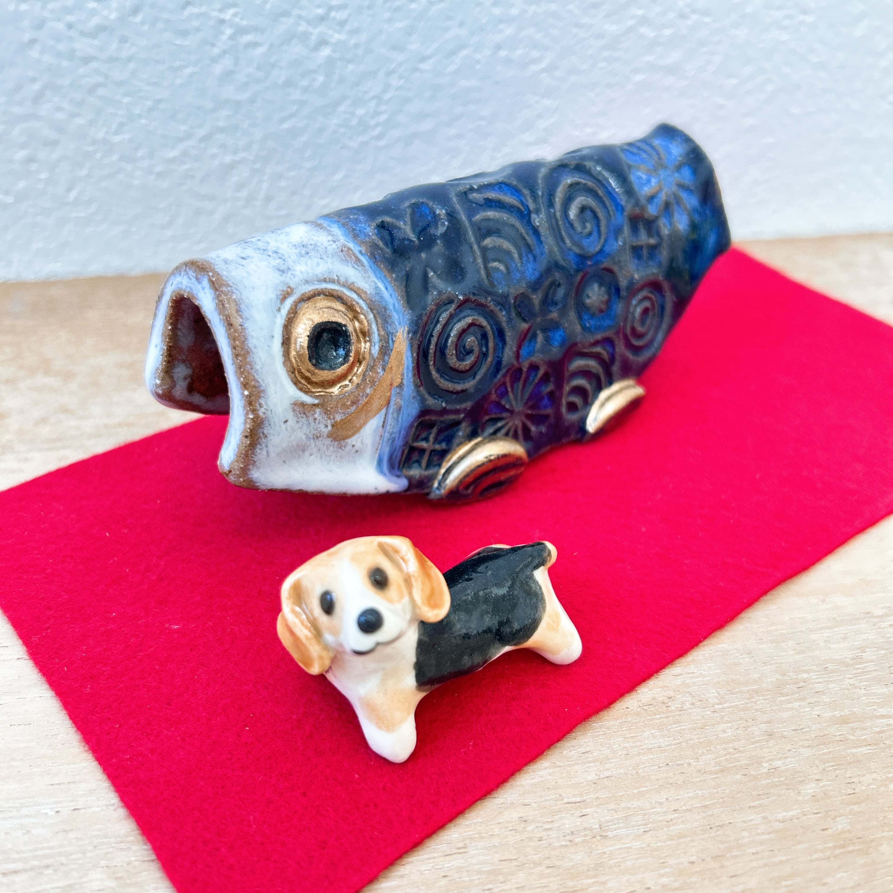 ビーグル犬と陶鯉のぼり | 陶器のことり