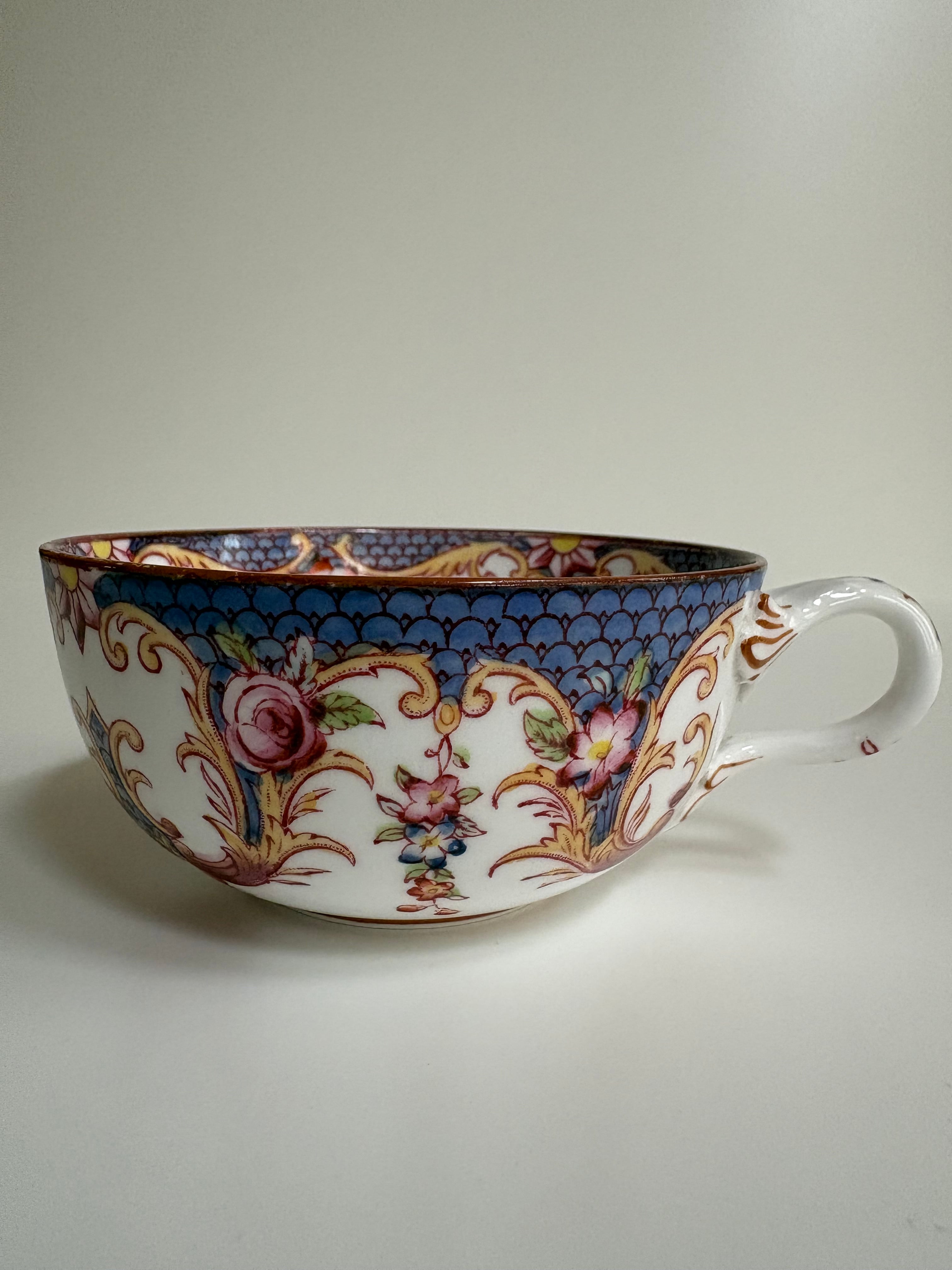 サルグミンヌ MINTON No.146 ティーカップ（青紫の花と唐草模様