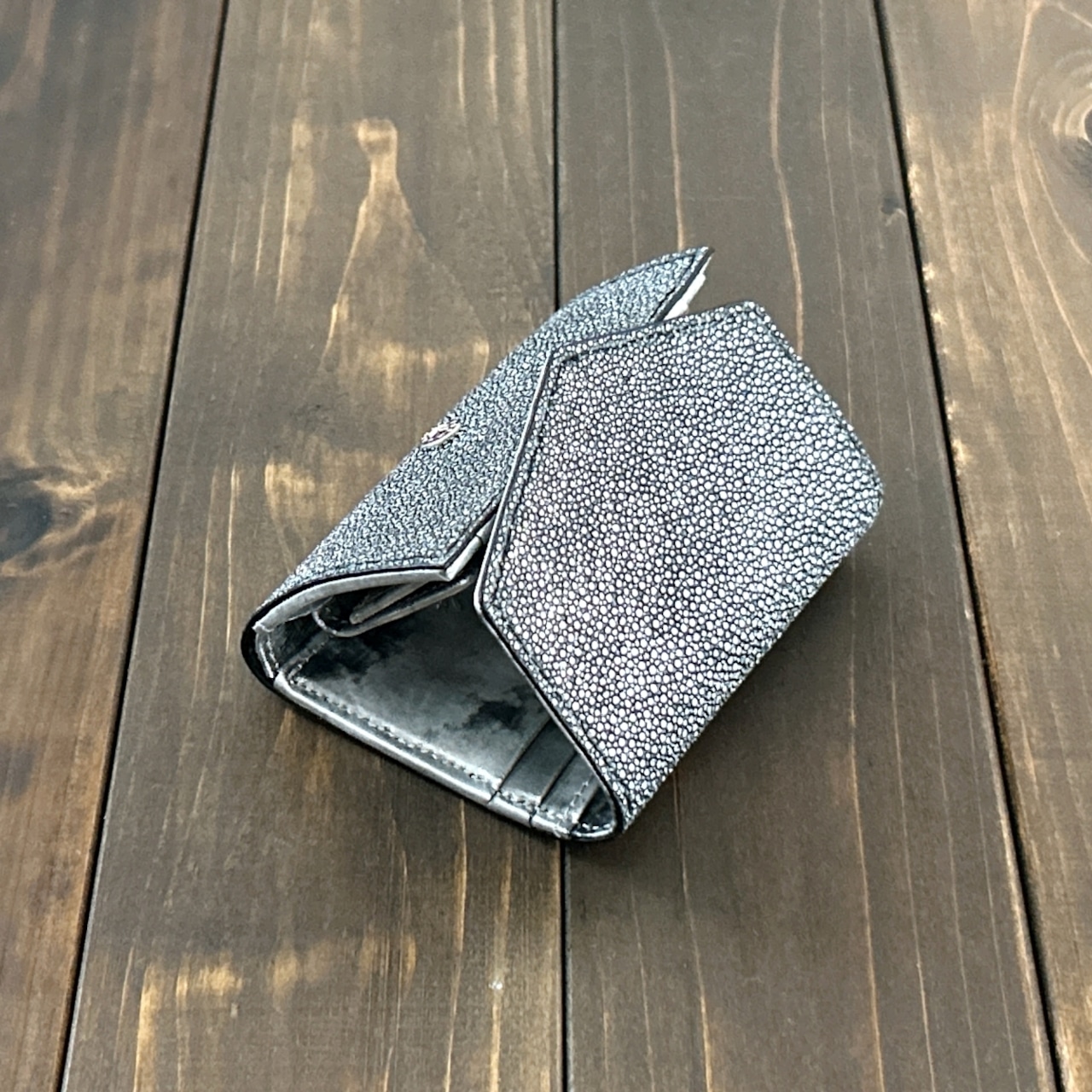 スティングレイ コンパクトウォレット ダイヤモンド