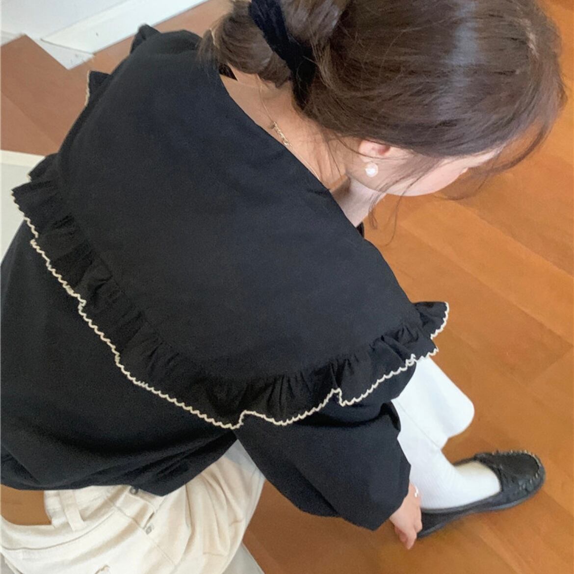 フリルビッグカラーブラウス