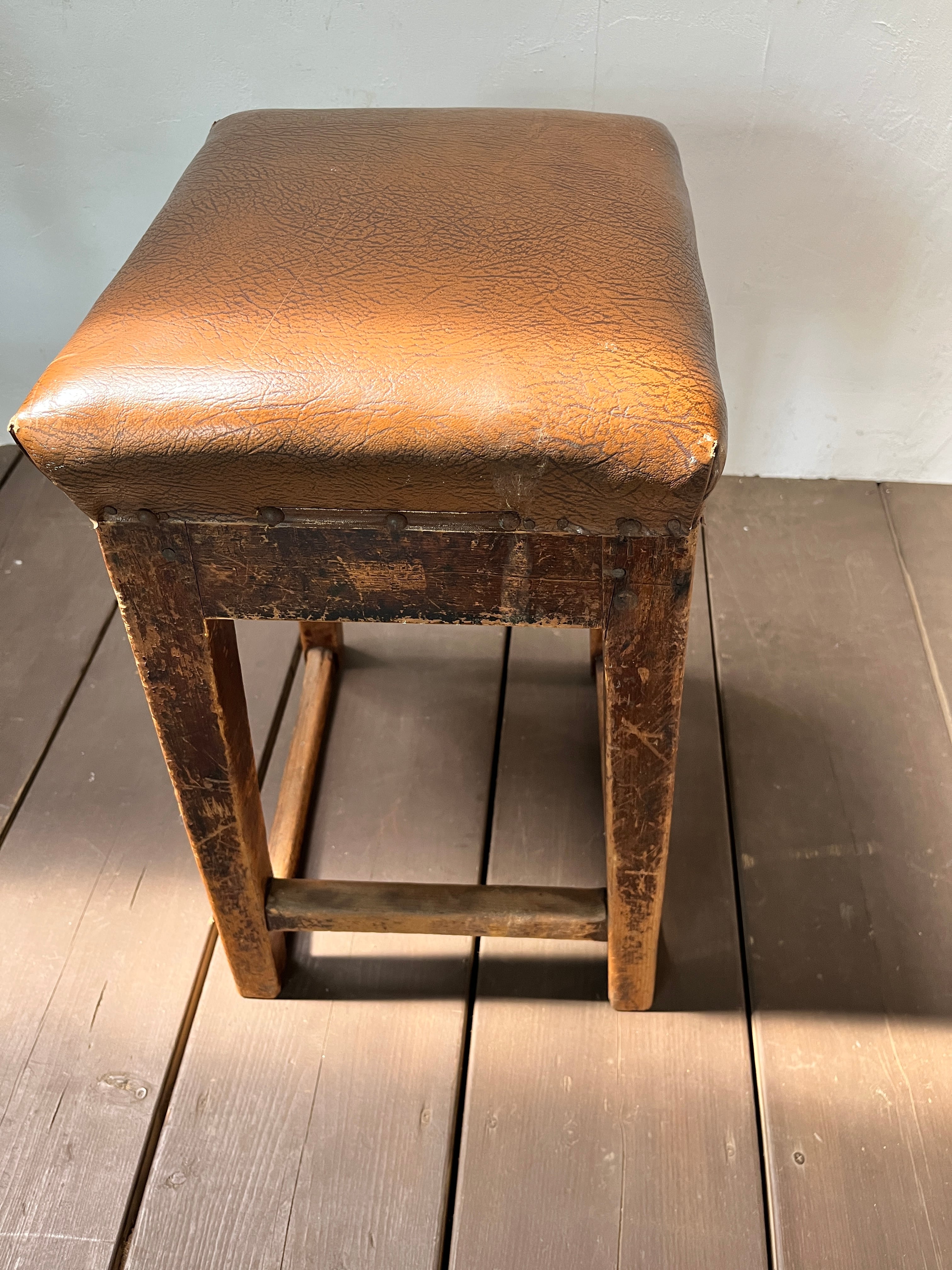Old stool /England＜スツール・イギリスアンティーク・革張り椅子