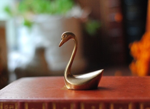 フランスのブロカントから 小さな真鍮の白鳥 ブラス スワン オブジェ インテリア 置物 ペーパーウェイト アンティーク ig2640