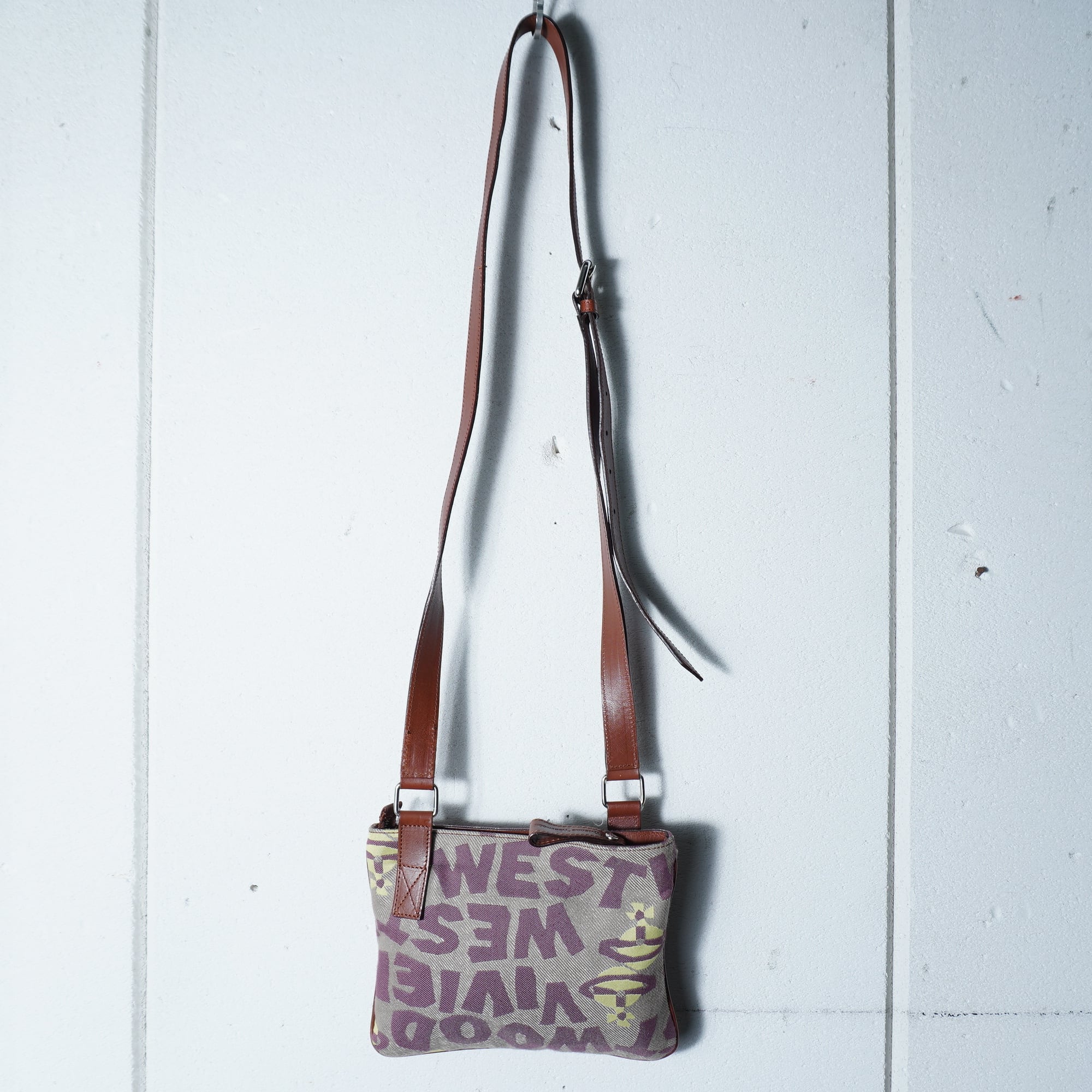 Vivienne Westwood】ヴィヴィアンウエストウッド ロゴ・オーブ柄