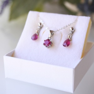 【華やか2点セット】痛くないイヤリング ネックレス Silver925 宝石質 ルビー エレガント 誕生石 7月