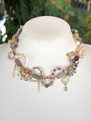 Multi color gold frill necklace.02