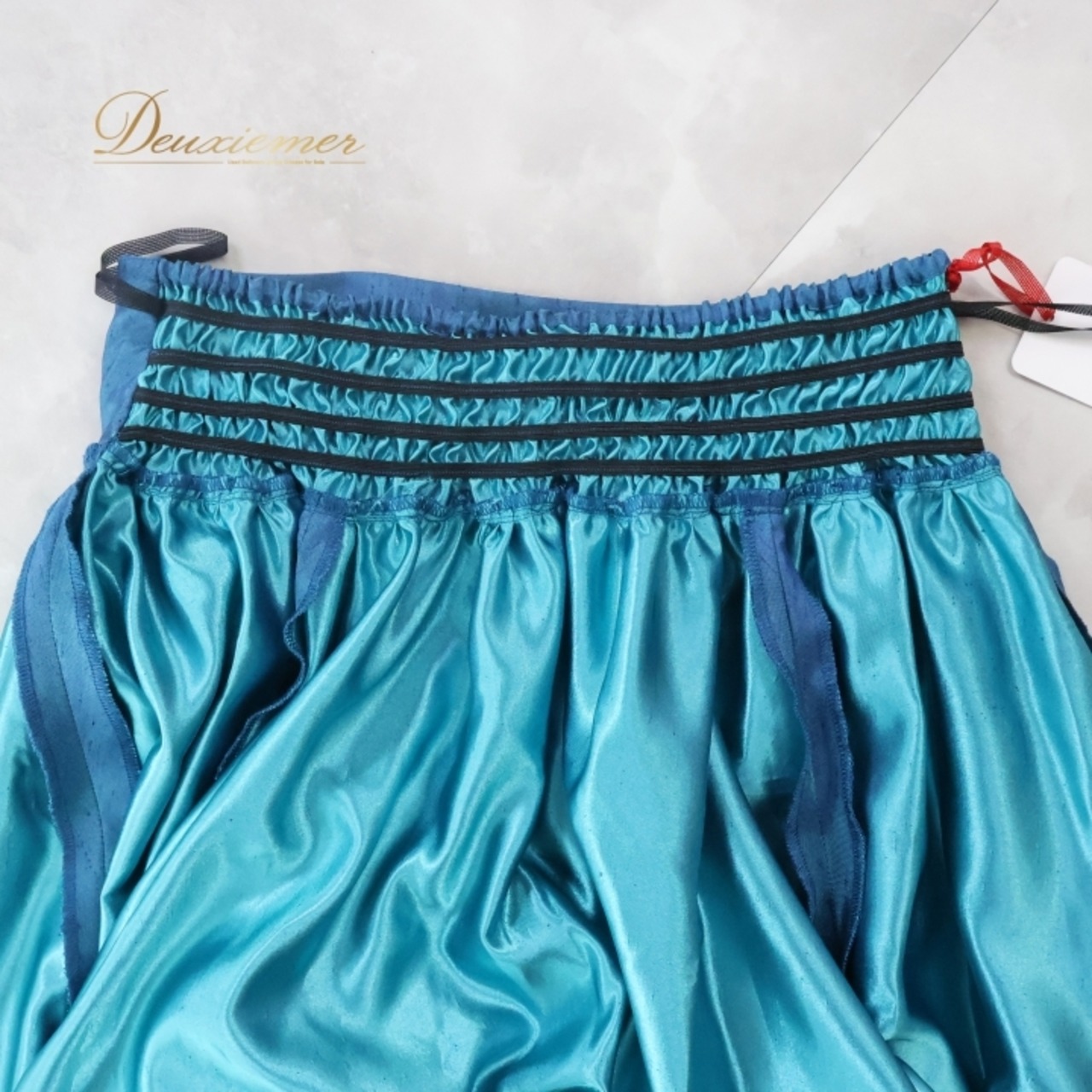 フラダンス 衣装 スカート ブルー系 マウナロア シンプル 無地 Maunaloa 水色 青 さわやか 華やか 鮮やか かわいい おしゃれ 上品 光沢感 ハワイアン アロハ レッスン 練習 フラ ダンス 大人っぽい フレアスカート エレガント 大人 レディース スポーツウエア 軽やか カジュアル