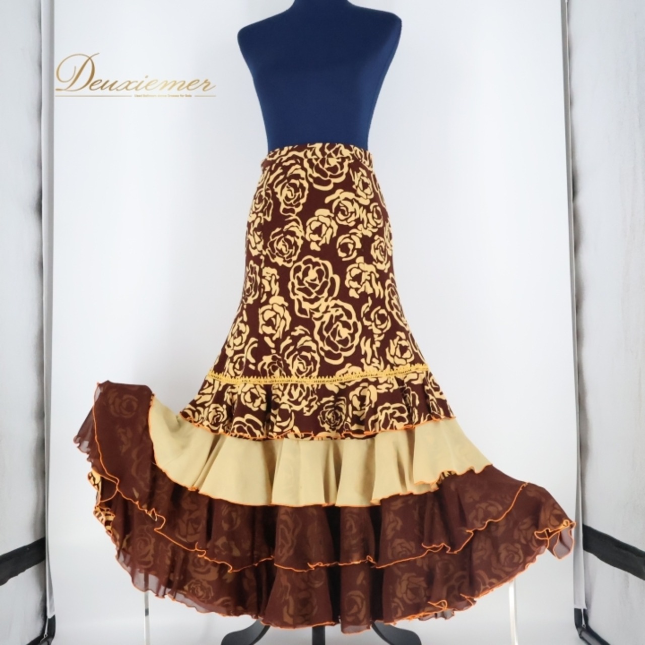 フラメンコ 衣装 ファルダ スカート docedelflamenco ドセデルフラメンコ ボランテ フリル ブラウン系 茶色 ハイウエスト 柄 模様 発表会 パーティ レディース おしゃれ 踊り衣装 ステージ衣装 フェス 豪華 デザイン ストレッチ