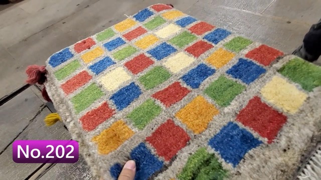 絨毯クエスト43 後編【No.202】Gabbeh ※現在、こちらの商品はイランに置いてあります。ご希望の方は先ずは在庫のご確認をお願いします。