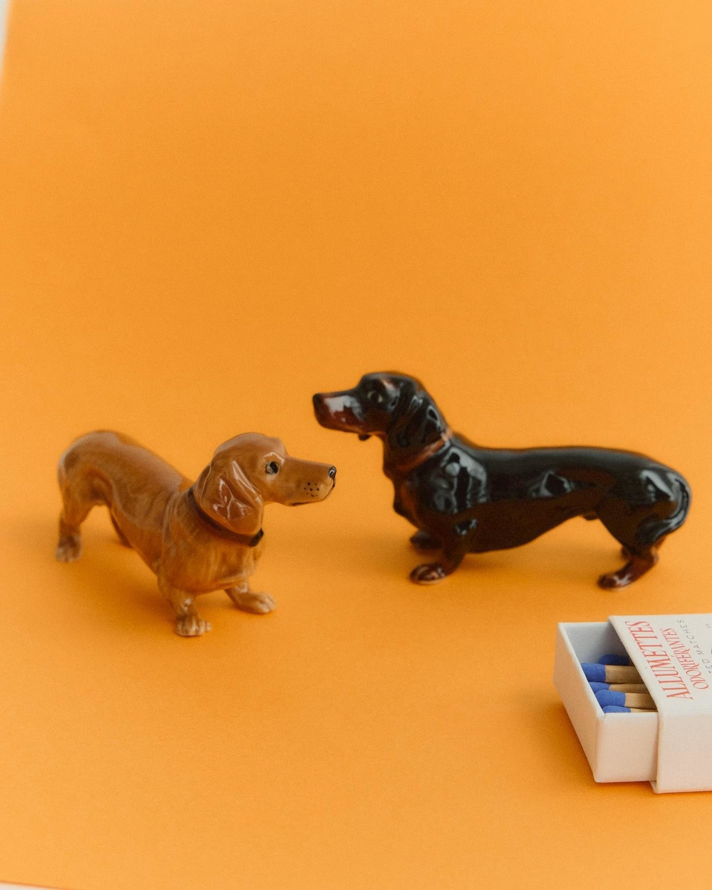 【ミニチュア陶器】 Smooth Dachshund
