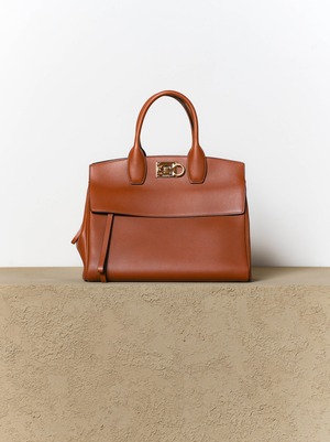 Salvatore Ferragamo　フェラガモ　FERRAGAMO STUDIO BAG