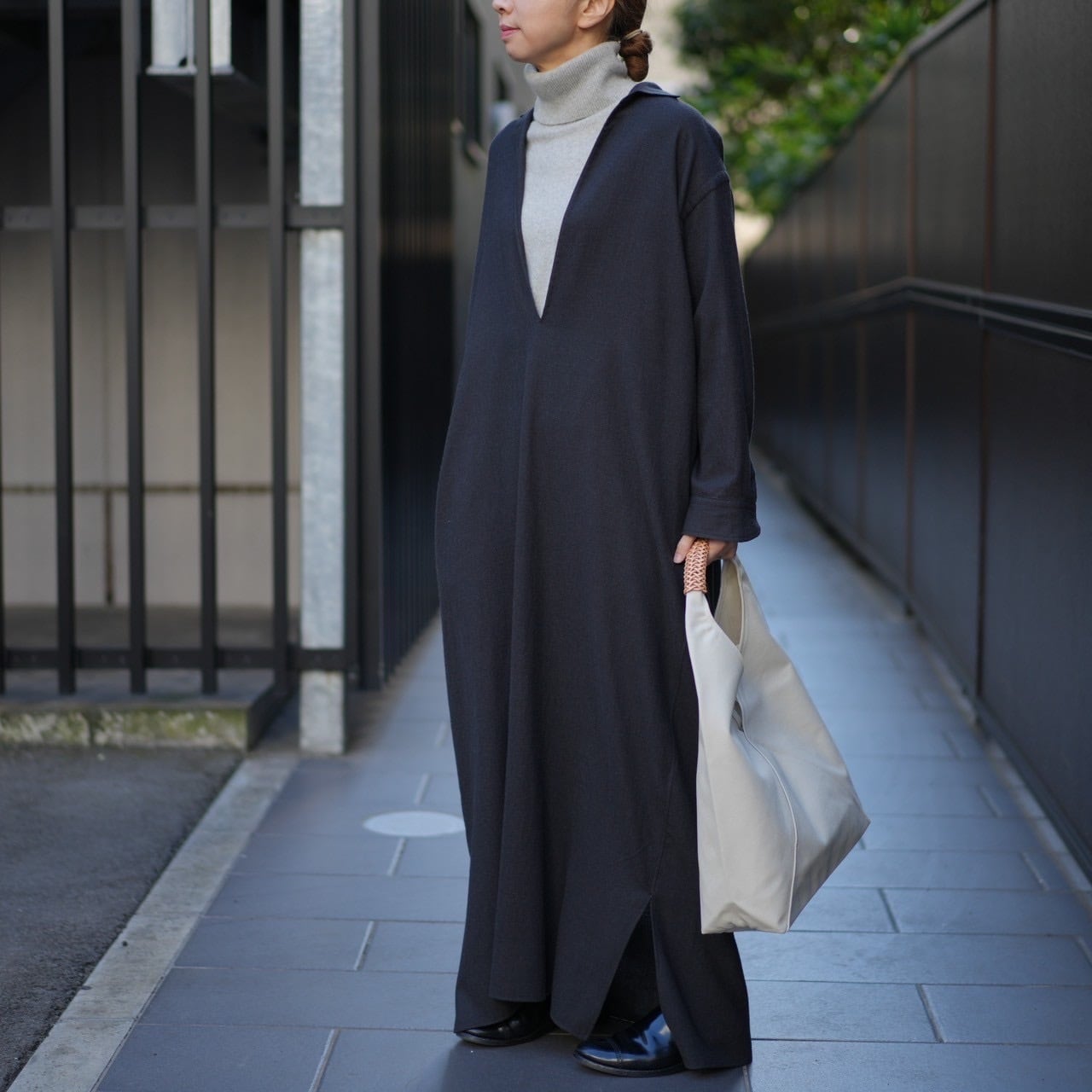 COMOLI(コモリ)ウールビエラワンピース チャコール Y03-02012